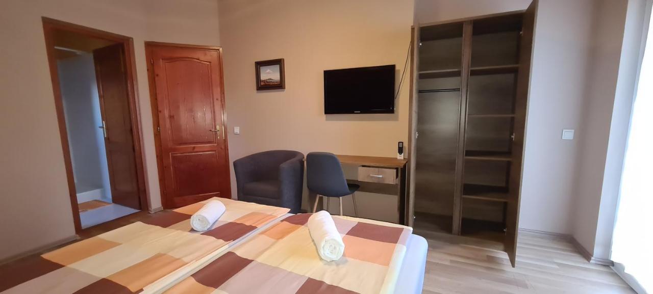 Balatonmáriafürdő Hajas Familia Kiado Szobak מראה חיצוני תמונה
