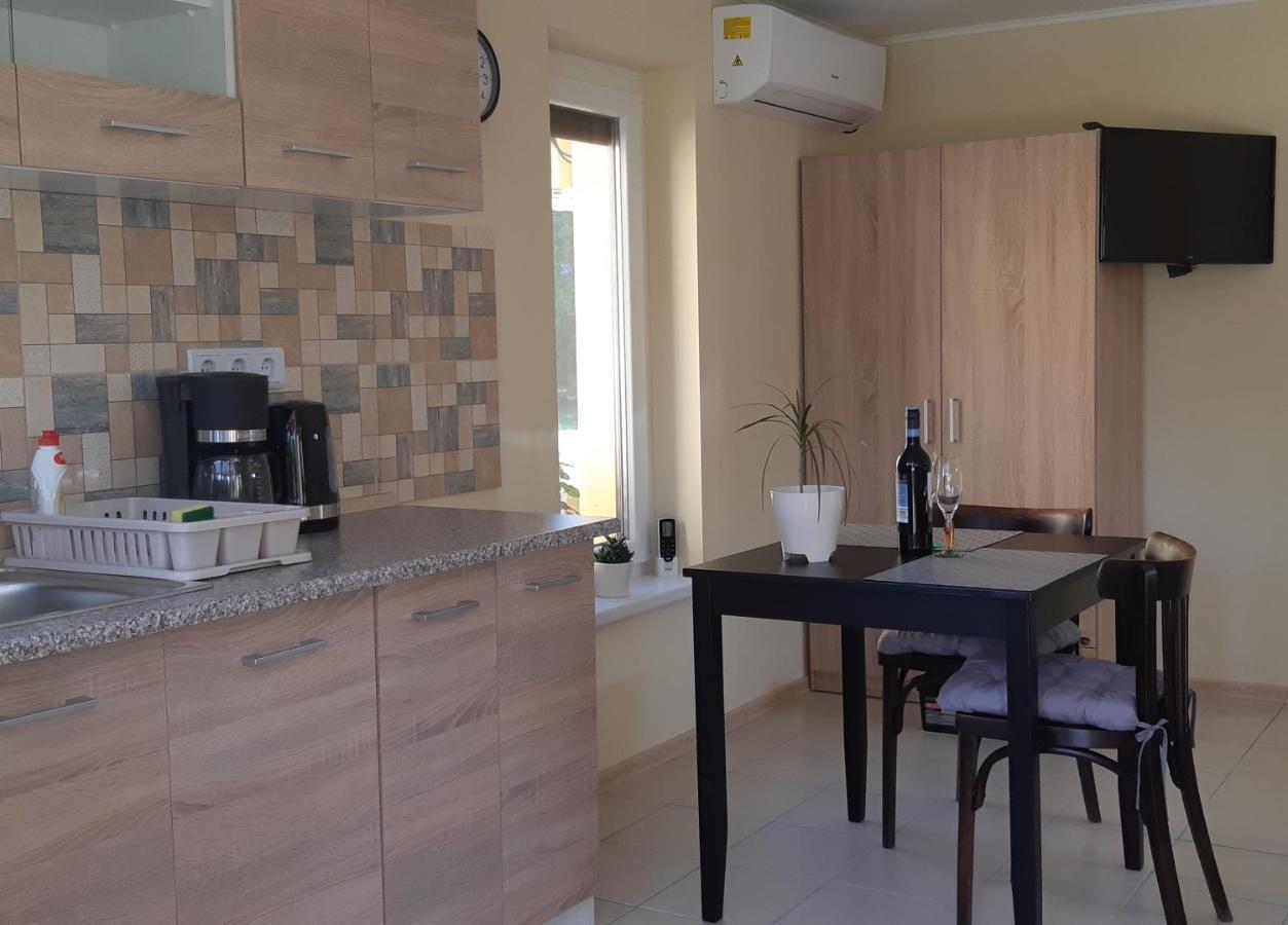 Balatonmáriafürdő Hajas Familia Kiado Szobak מראה חיצוני תמונה