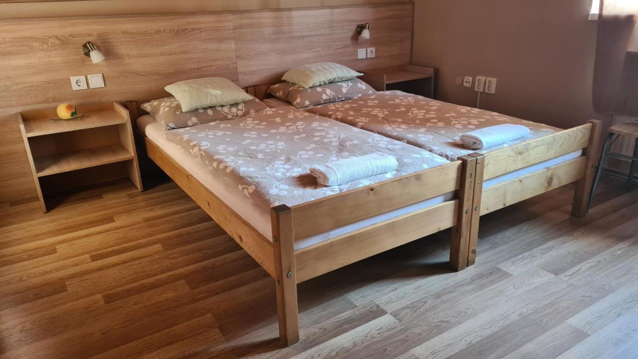 Balatonmáriafürdő Hajas Familia Kiado Szobak מראה חיצוני תמונה