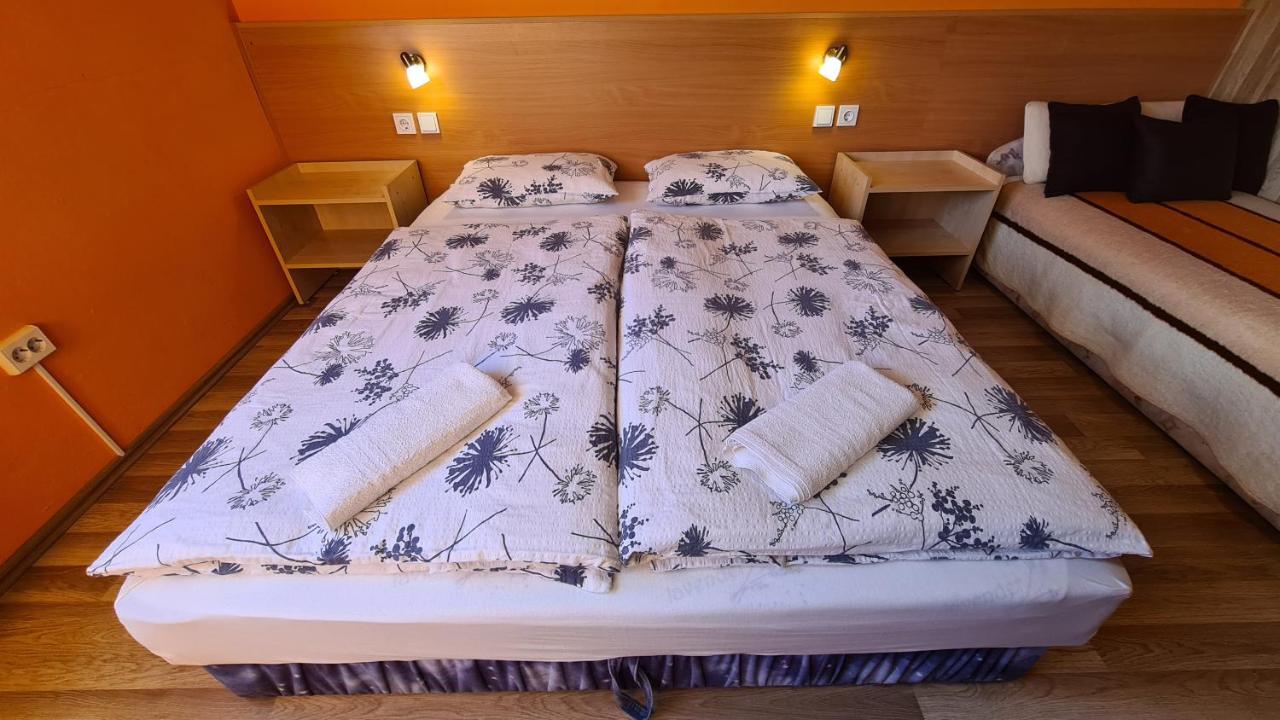 Balatonmáriafürdő Hajas Familia Kiado Szobak מראה חיצוני תמונה