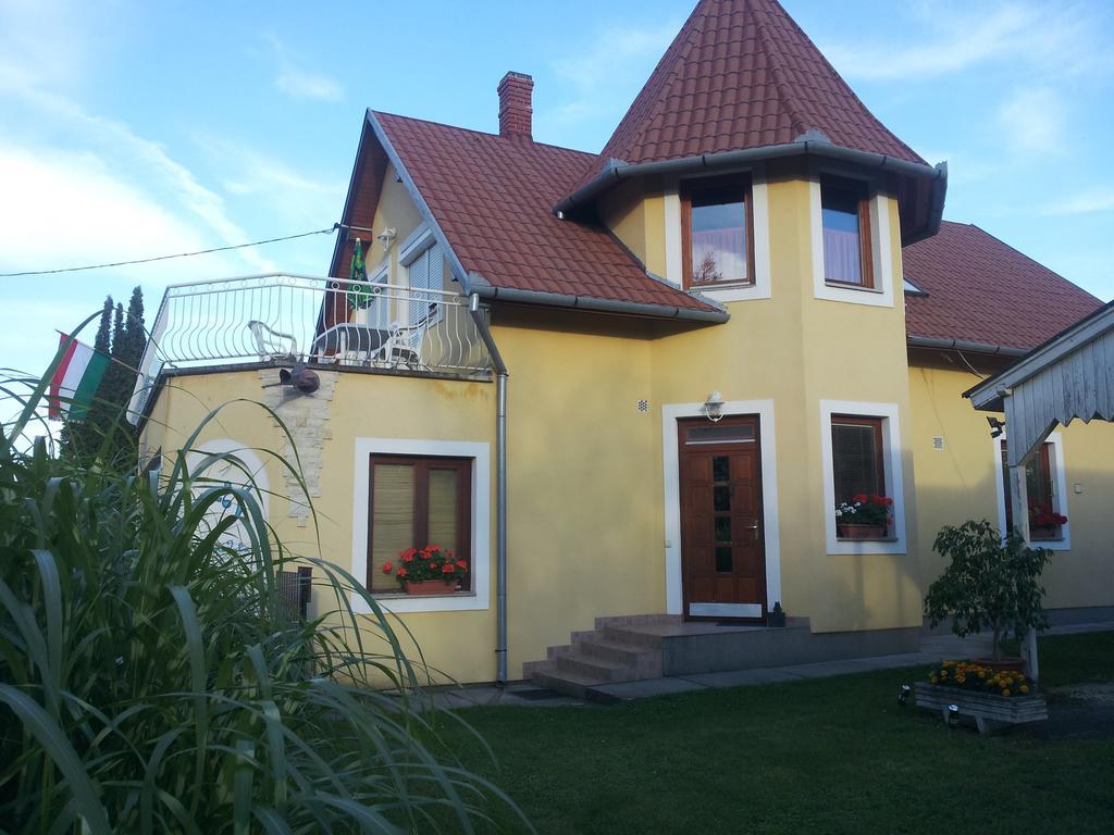 Balatonmáriafürdő Hajas Familia Kiado Szobak מראה חיצוני תמונה